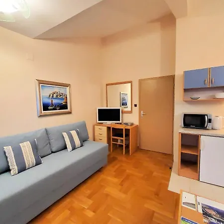 Apartments Petra I Karlo Turanj Exterior photo