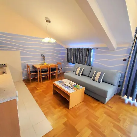 Apartments Petra I Karlo Turanj Exterior photo