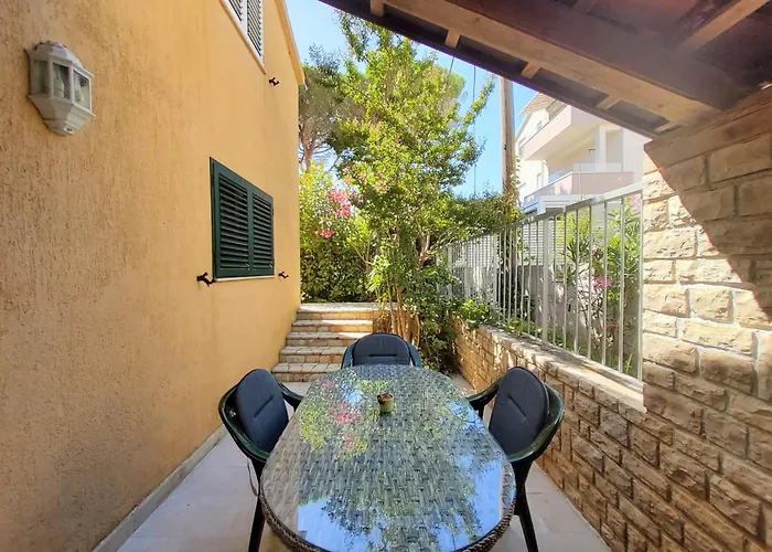 Apartments Petra I Karlo